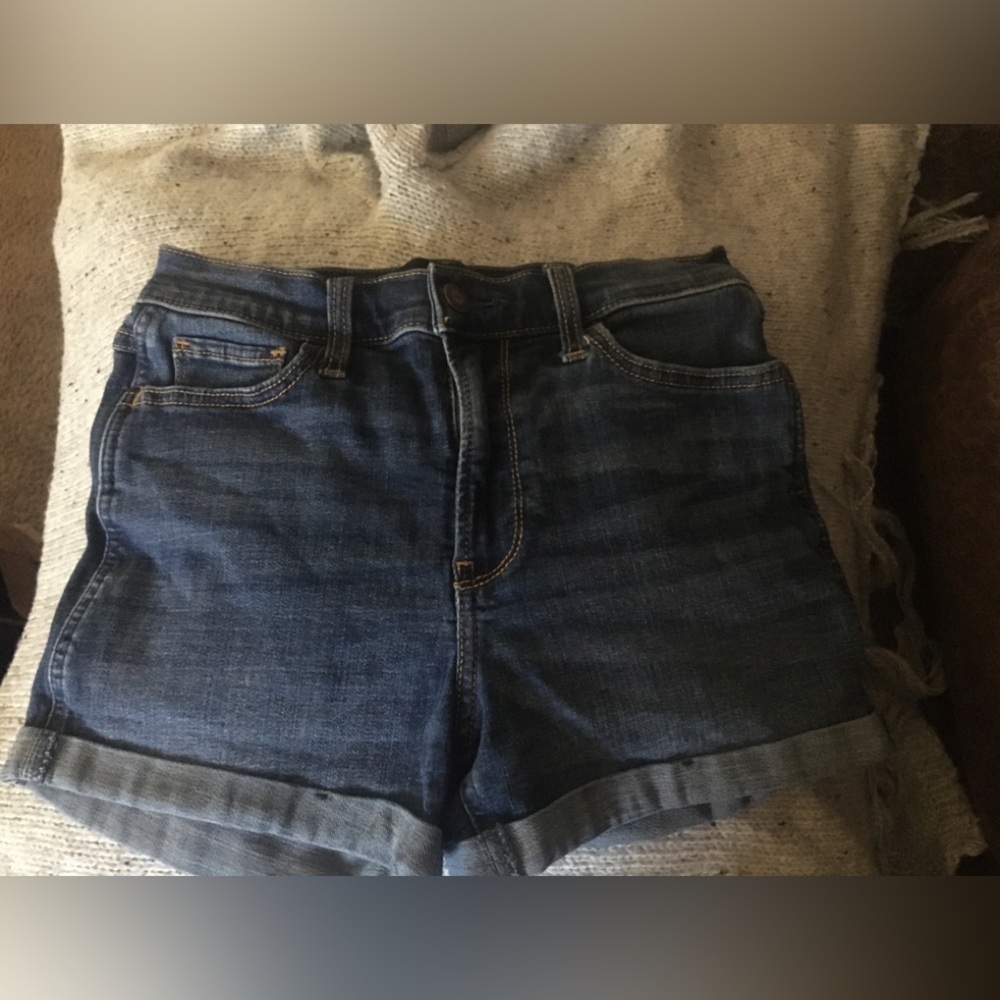Hollster High-Rise Shorts 💙